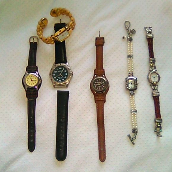BUNDLE OF WATCHES